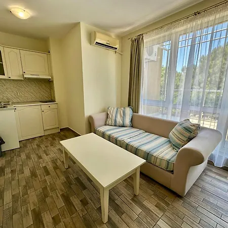 Large 2-bedroom With Living By Menada *