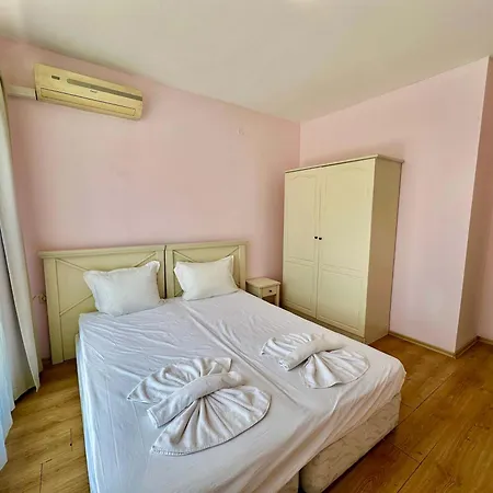 Large 2-bedroom With Living By Menada Napospart