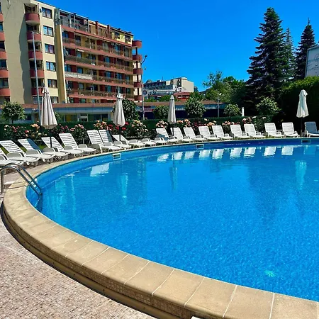 Apartman Large 2-bedroom With Living By Menada *
