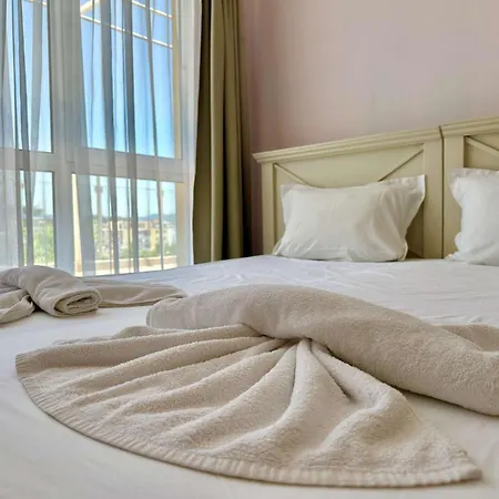 Apartman Large 2-bedroom With Living By Menada Napospart