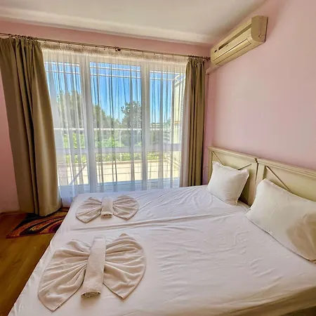 Lejlighed Large 2-bedroom With Living By Menada *