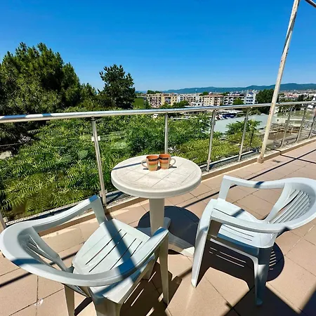 Apartman Large 2-bedroom With Living By Menada