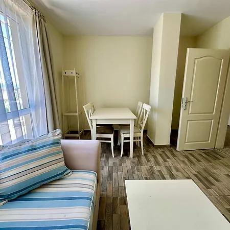 Large 2-bedroom With Living By Menada *
