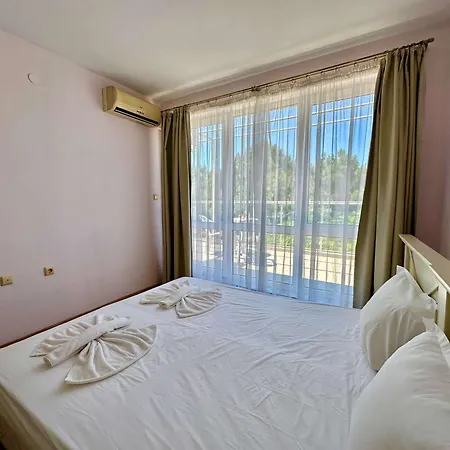 Large 2-bedroom With Living By Menada Napospart