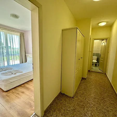 Apartman Large 2-bedroom With Living By Menada *