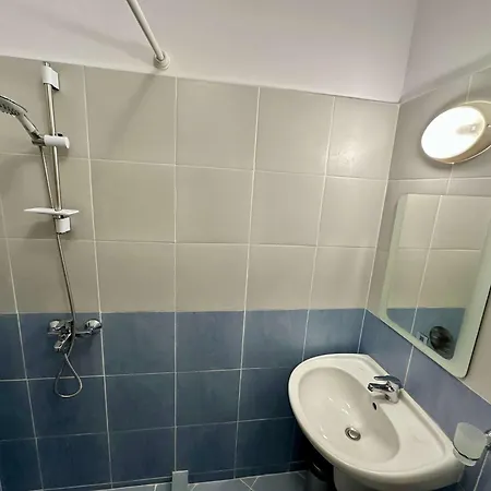 Large 2-bedroom With Living By Menada Lejlighed